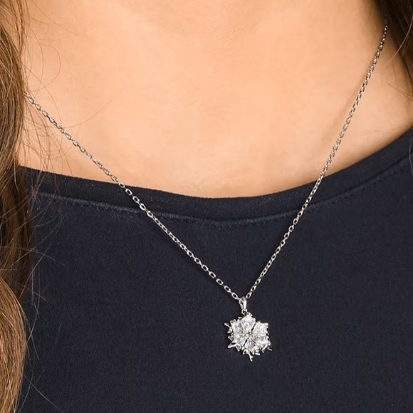 Swarovski crystal Snowflake pendant chain Magic Snowflake, Rhodium plated silver - Picture 3 of 15